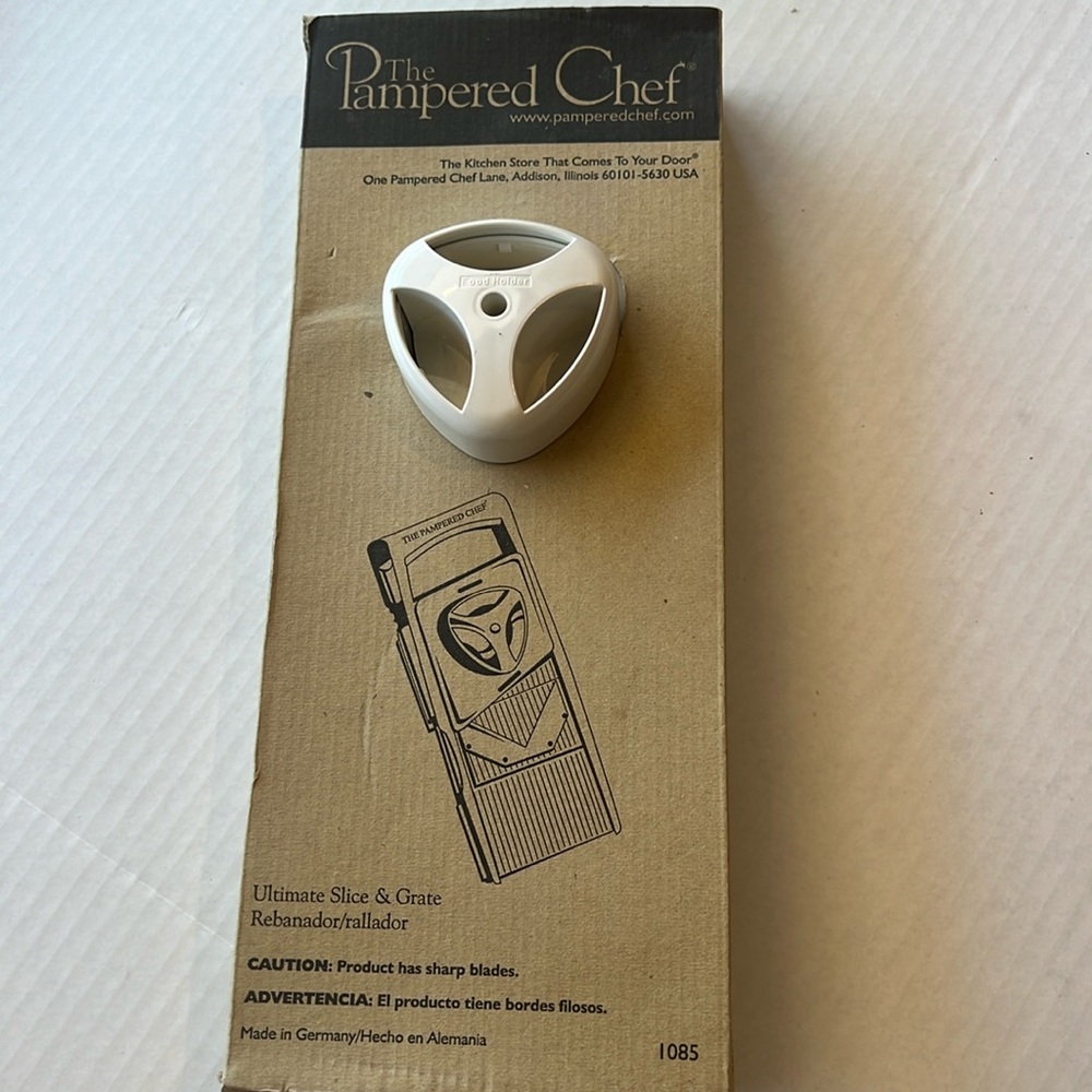 NWT Pampered Chef Slicer /Grater